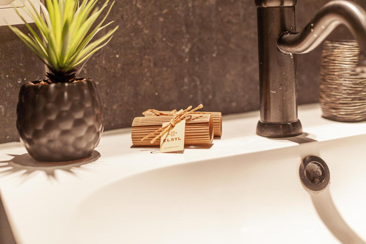 Luxury Suites Palace By Rikas Hotels Antwerpen Bagian luar foto